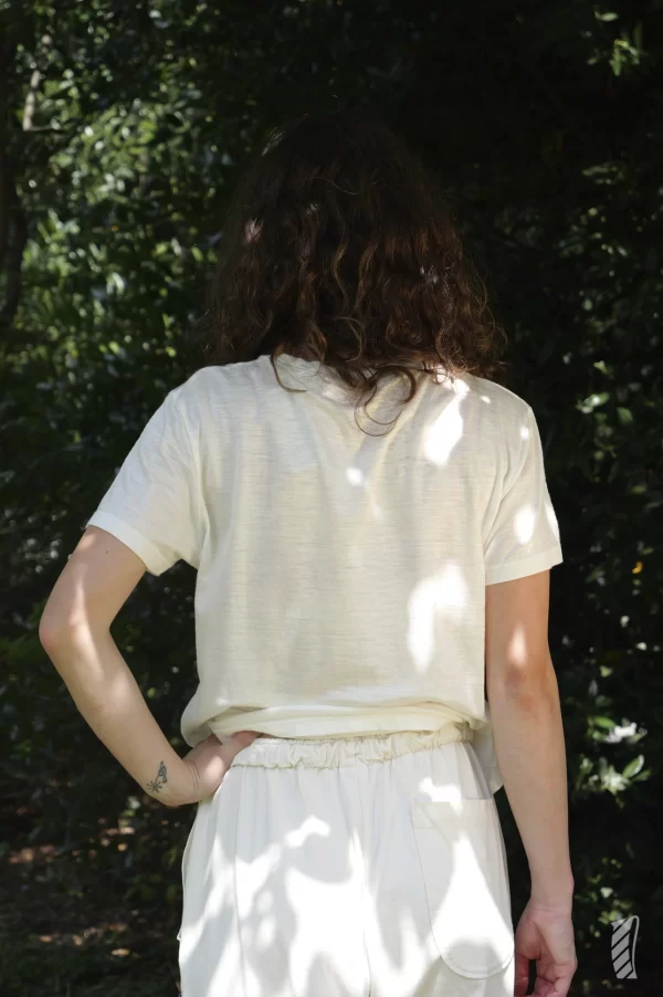 T-shirt girocollo slim-fit in ortica naturale retro donna