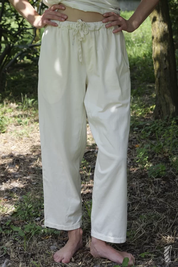 Pantalone essenziale in cotone contamination-free greggio, fronte donna